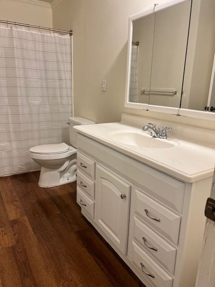 219 E Berkeley St - Photo 6 of 11