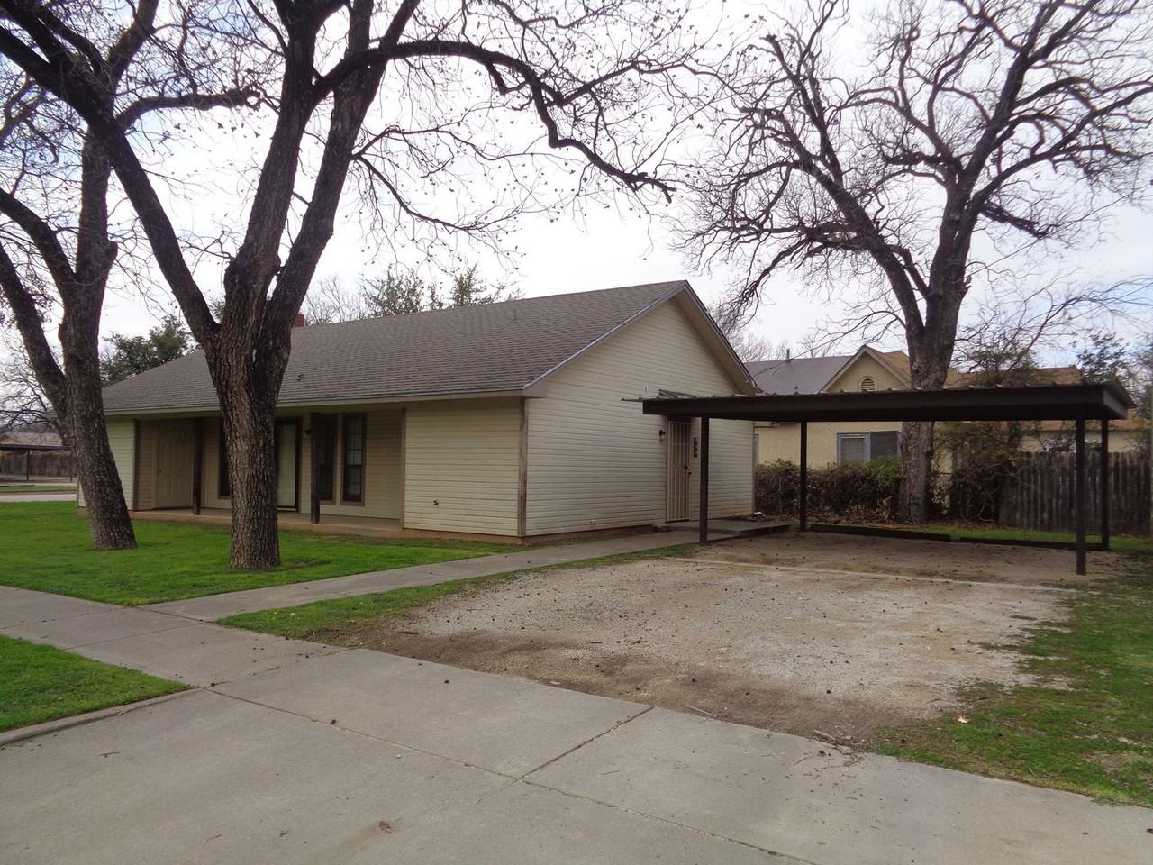 1444 N 8th St - Photo 2 of 6