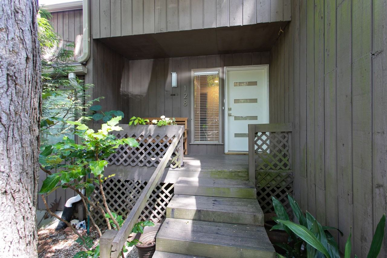 128 Ridge Trl - Photo 2 of 20