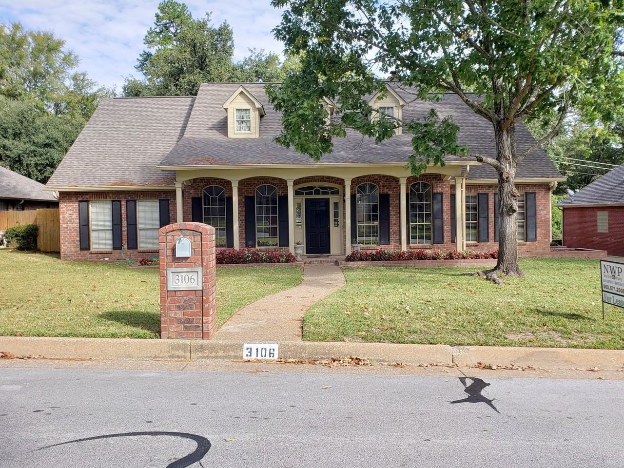 3106 Lake Forest Dr - Photo 2 of 42