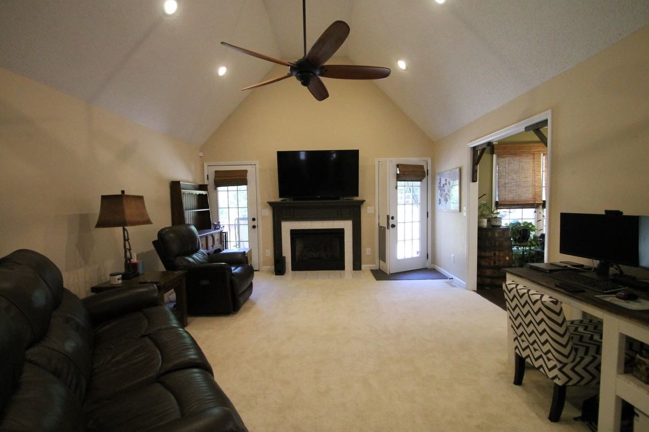 1024 Croatoan Dr - Photo 5 of 18