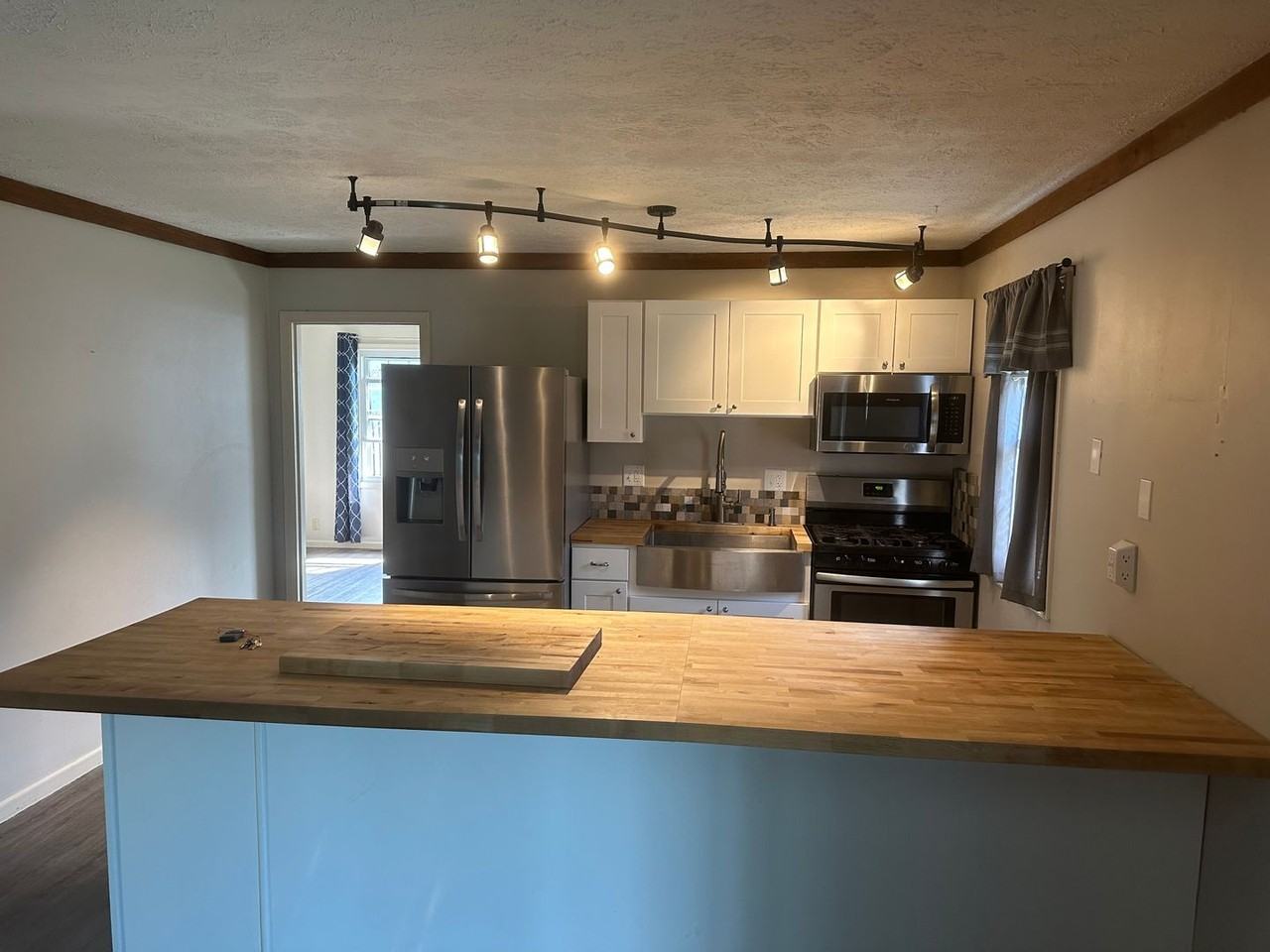 817 Kent Ave - Photo 2 of 16