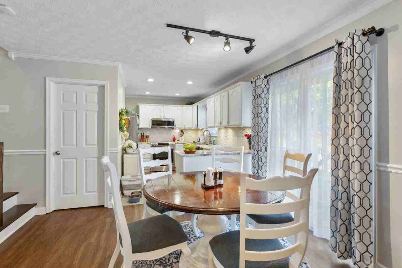 19 Pine St - Photo 3 of 25