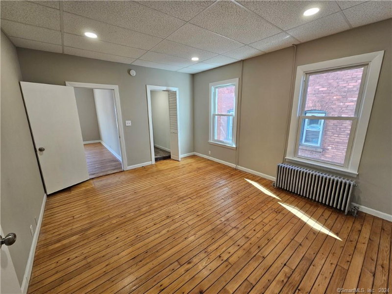 8 Thompson Ct #1 - Photo 3 of 5