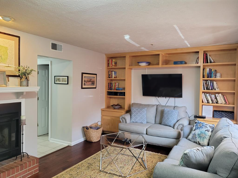 126 Park Avenue Southeast #B - Photo 2 of 9