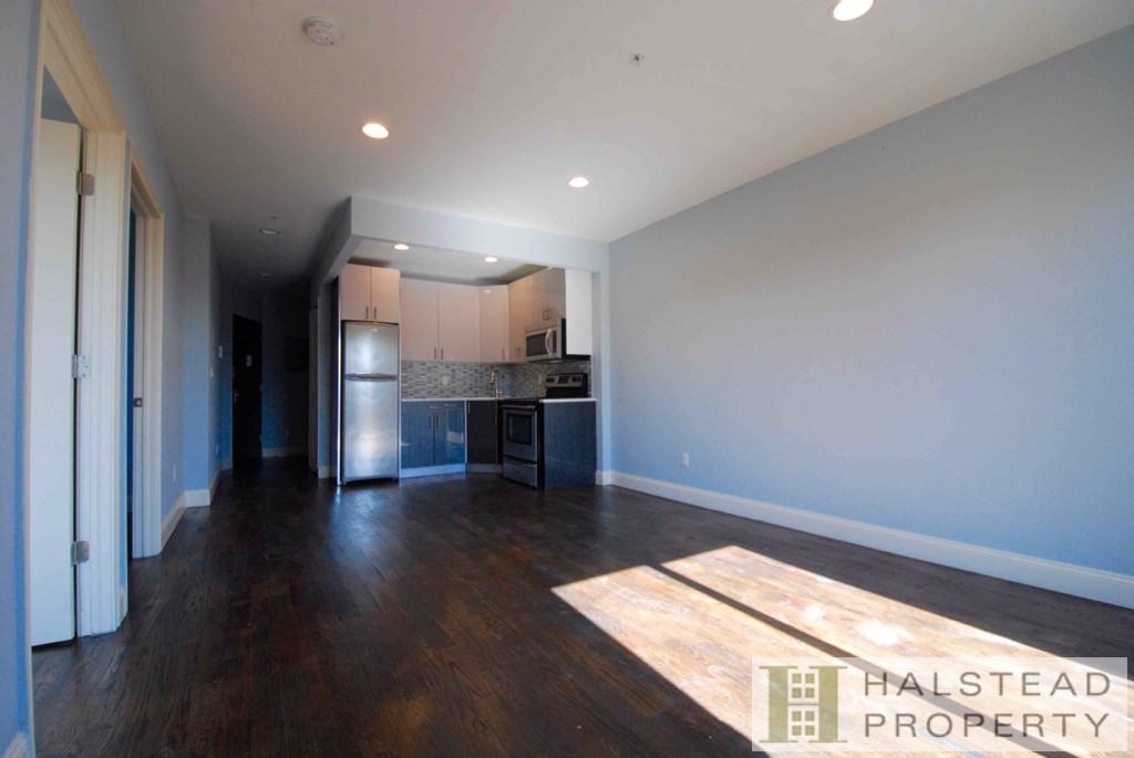 Astoria Boulevard #5R - Photo 2 of 9