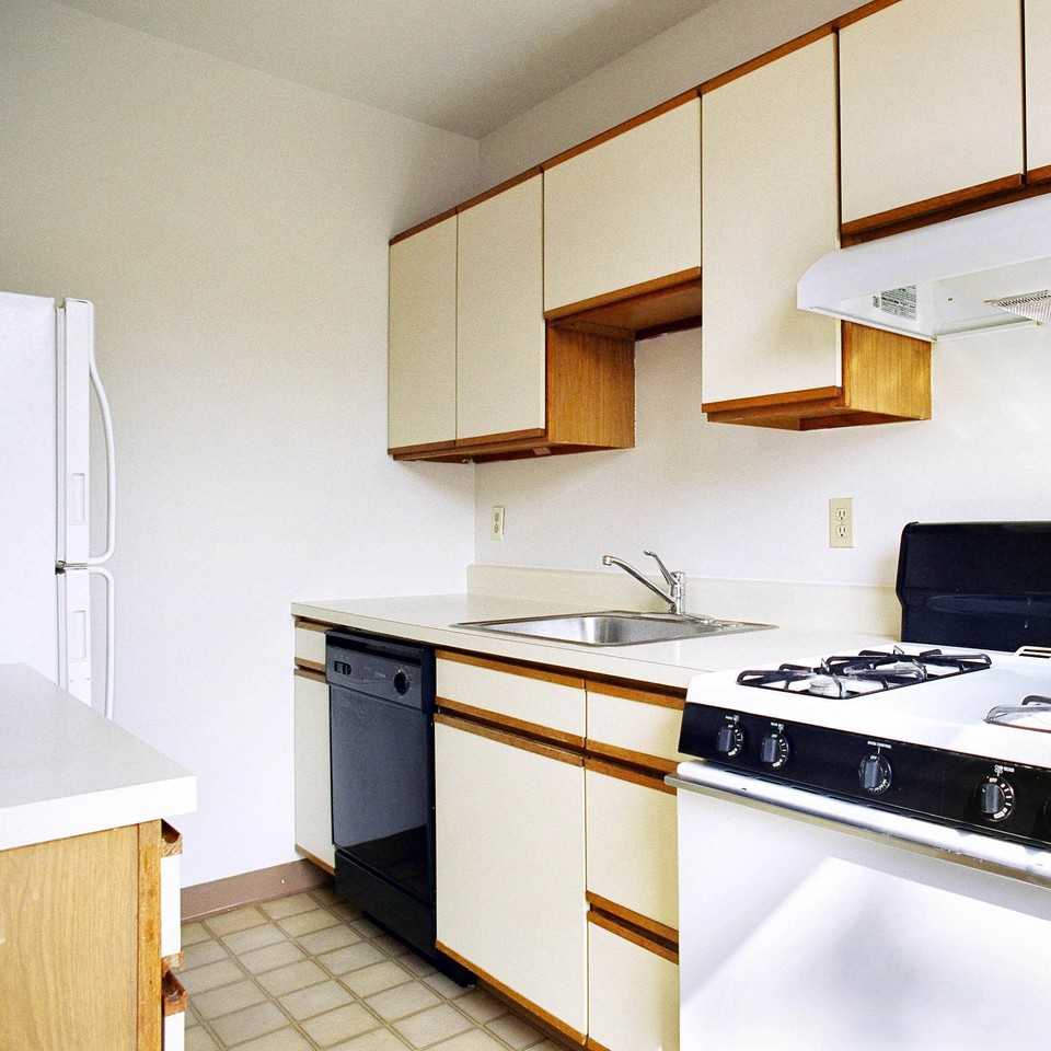 6327 Howe St #2 - Photo 4 of 4