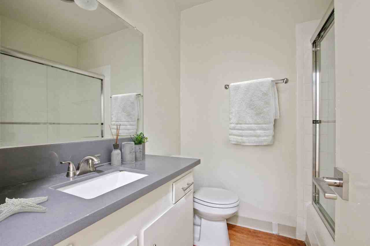 1342 Wellesley Ave - Photo 7 of 20