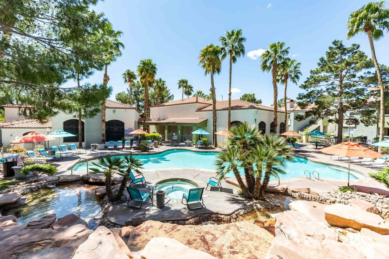 Vintage Pointe - Photo 3 of 30