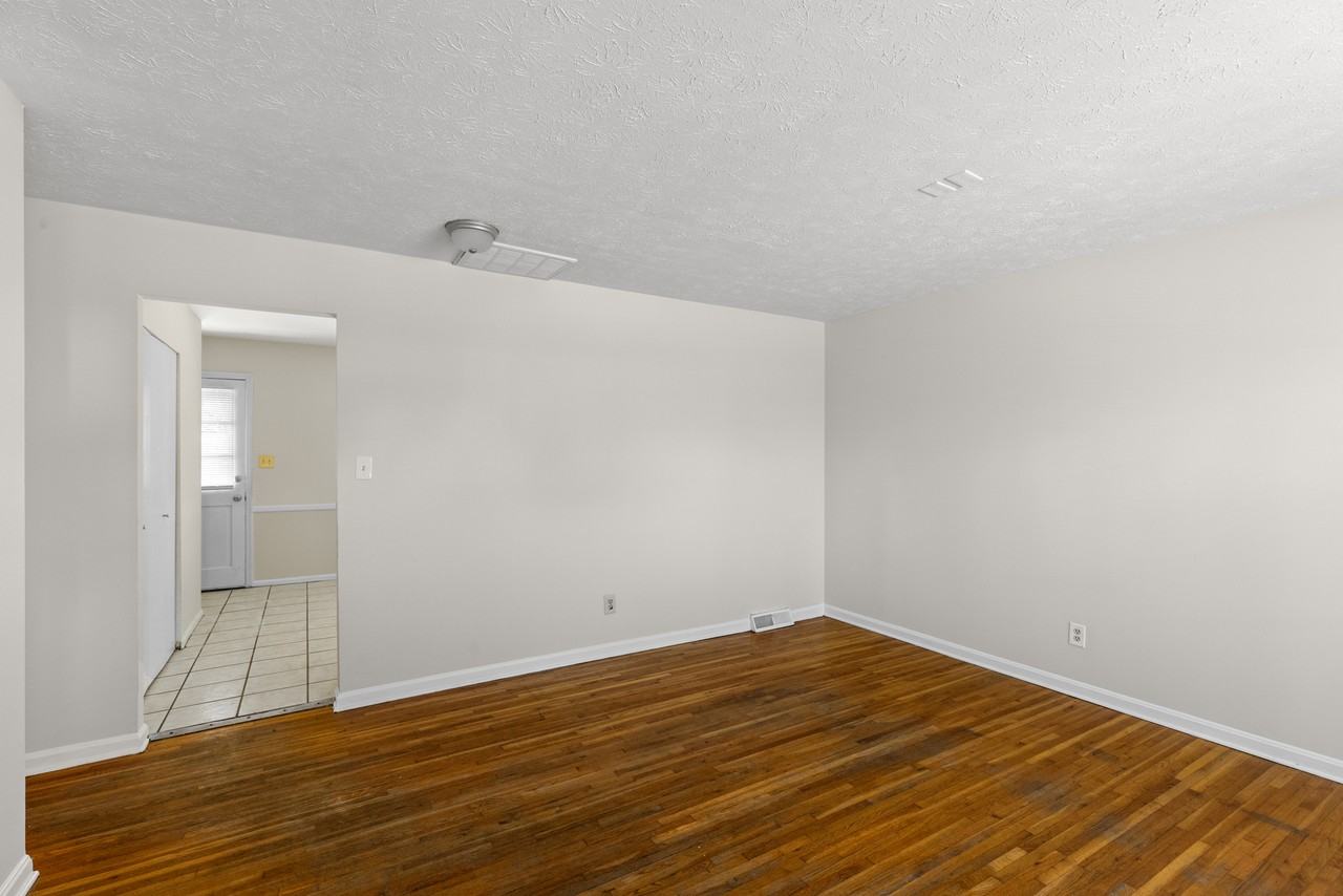 1138 Gainesway Dr #1 - Photo 4 of 21