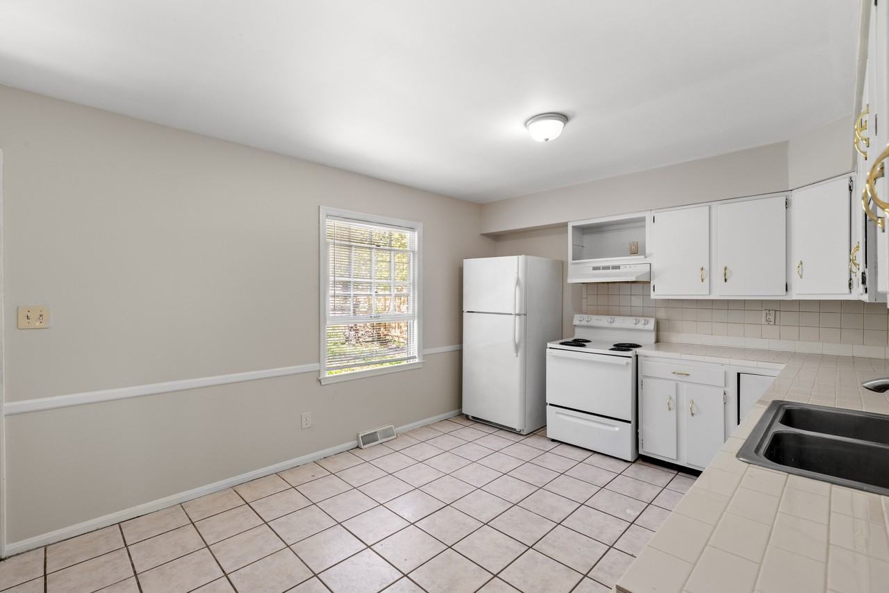 1138 Gainesway Dr #1 - Photo 6 of 21