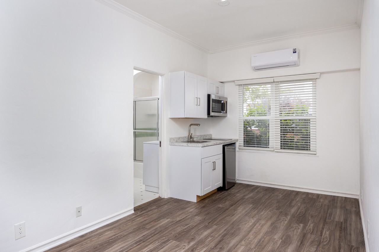 Don Carlos Apartments - Photo 6 of 32