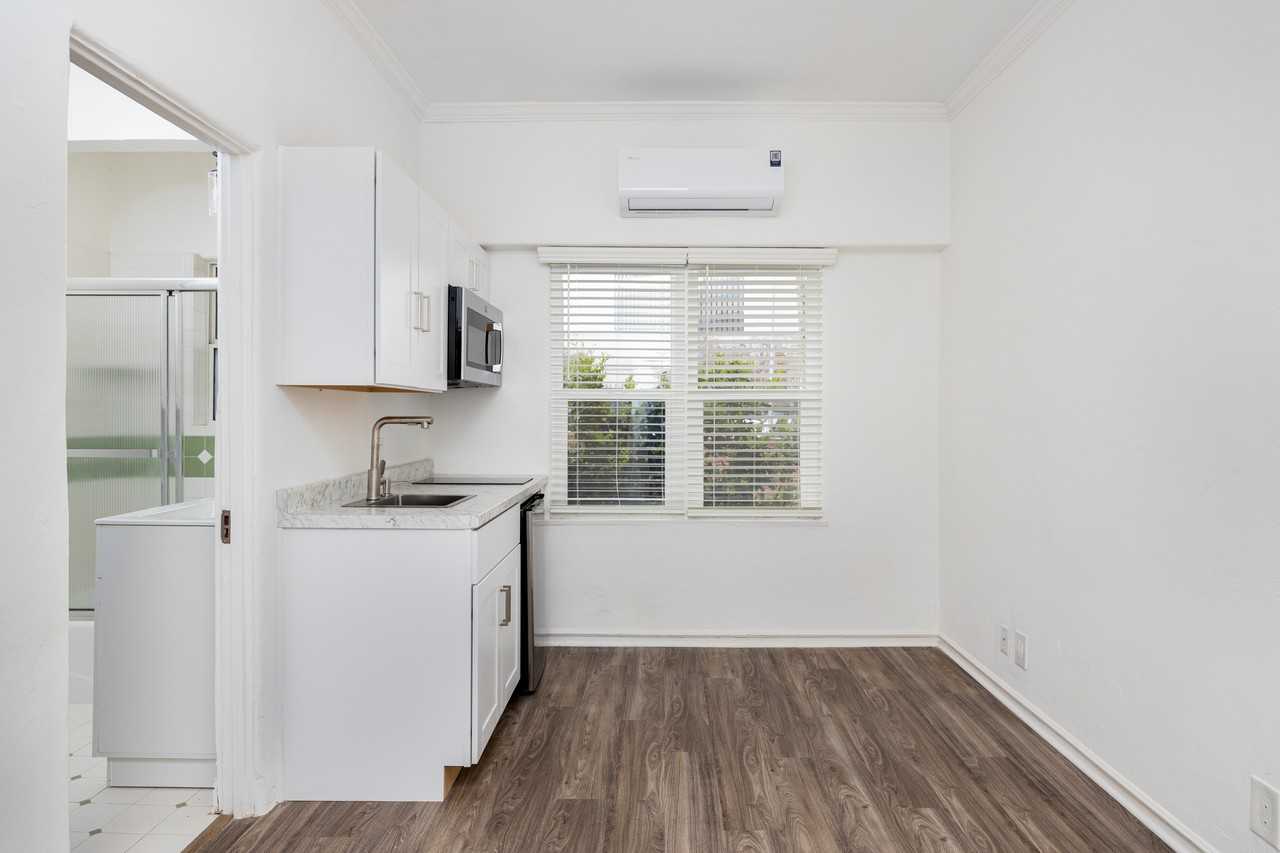 Don Carlos Apartments - Photo 7 of 32