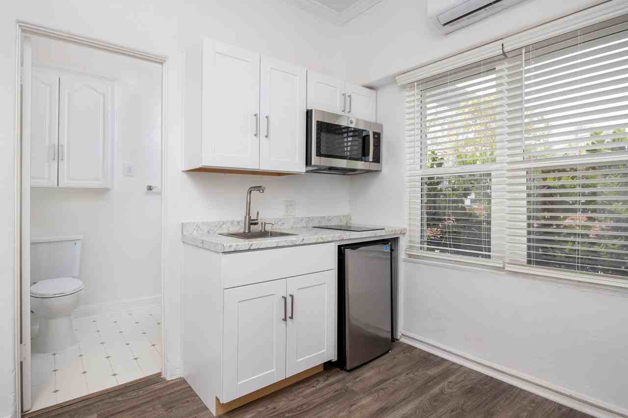 Don Carlos Apartments - Photo 4 of 32