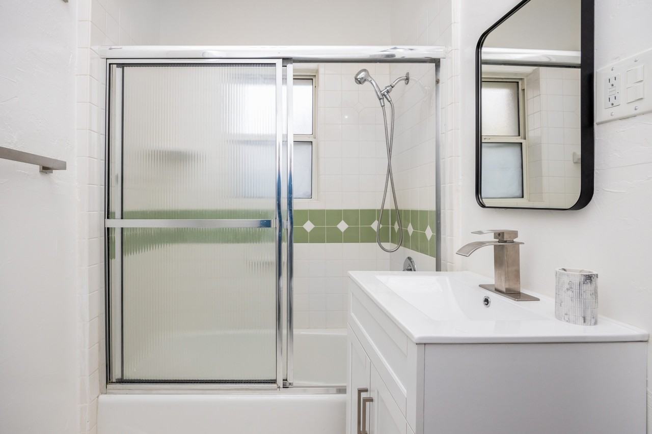 Don Carlos Apartments - Photo 5 of 32