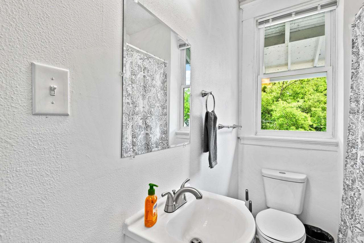 Dill Ave - Photo 4 of 11