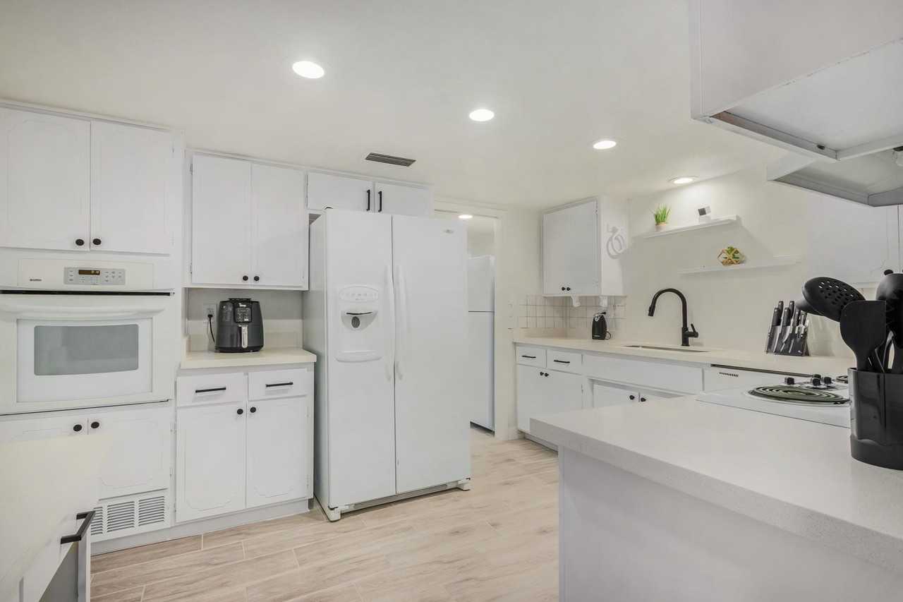 N Wedgewood Dr - Photo 3 of 17