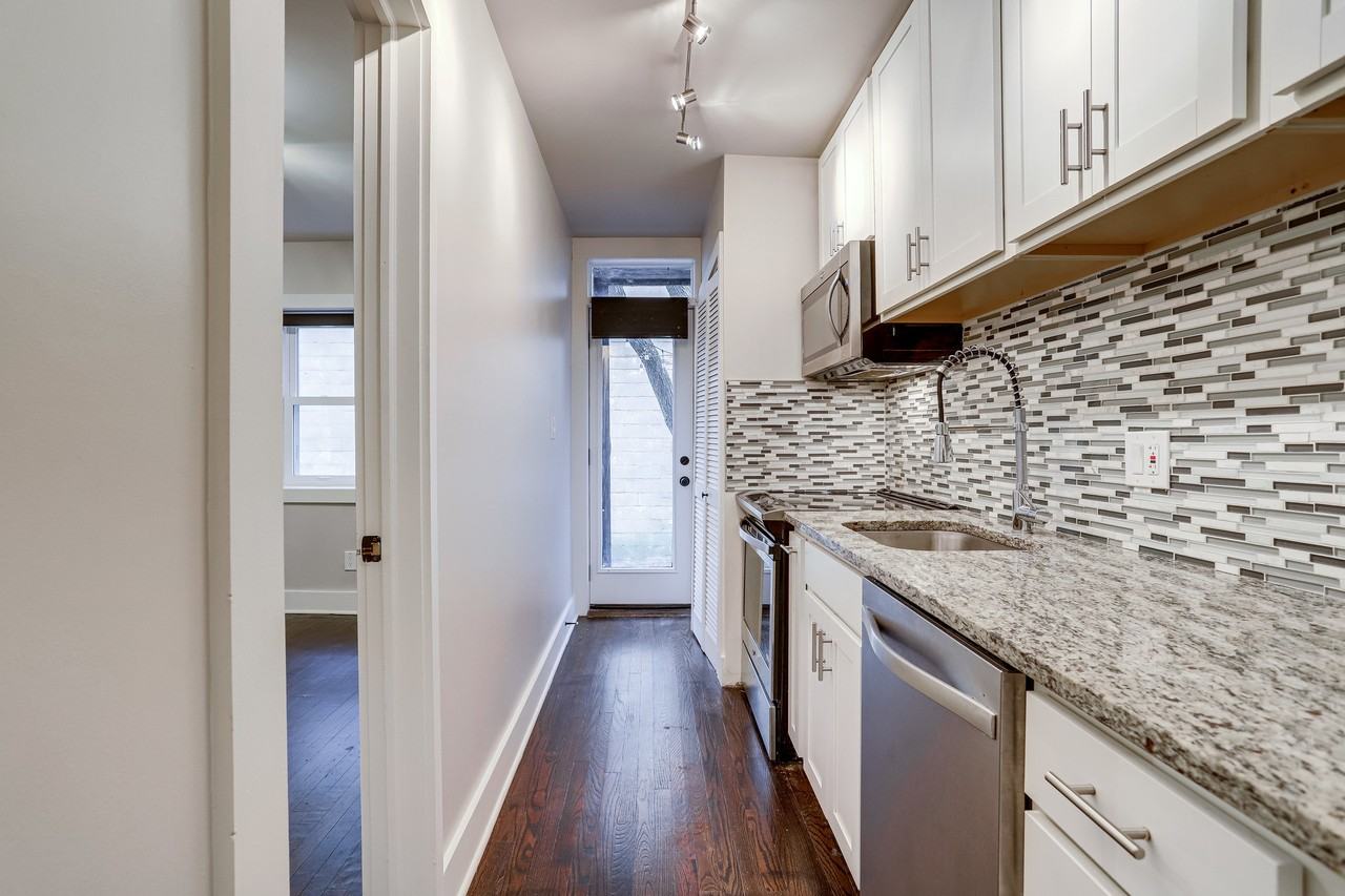 82 Q St Sw #1 - Photo 3 of 24