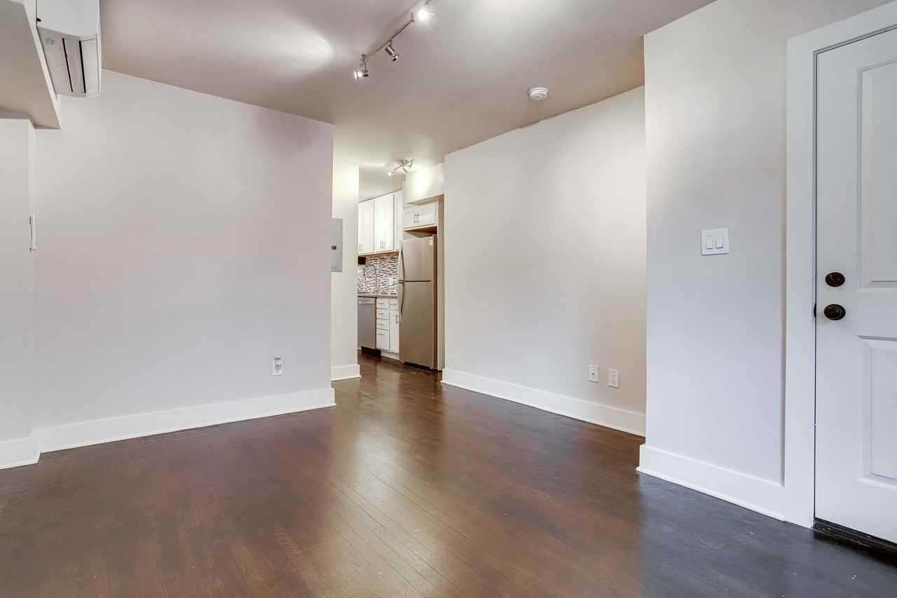 82 Q St Sw #1 - Photo 5 of 24
