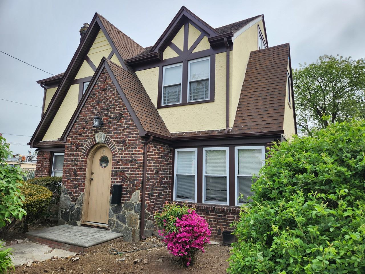 21 Nassau Pl - Photo 2 of 27