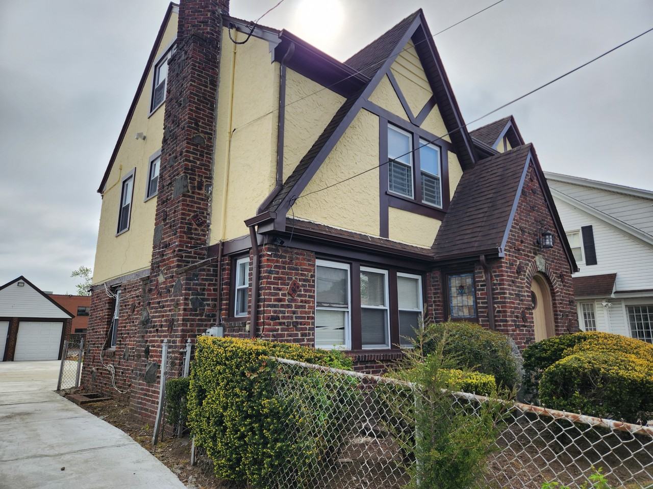 21 Nassau Pl - Photo 3 of 27