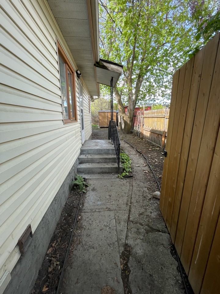 2903 41st Avenue - Photo 2 of 16