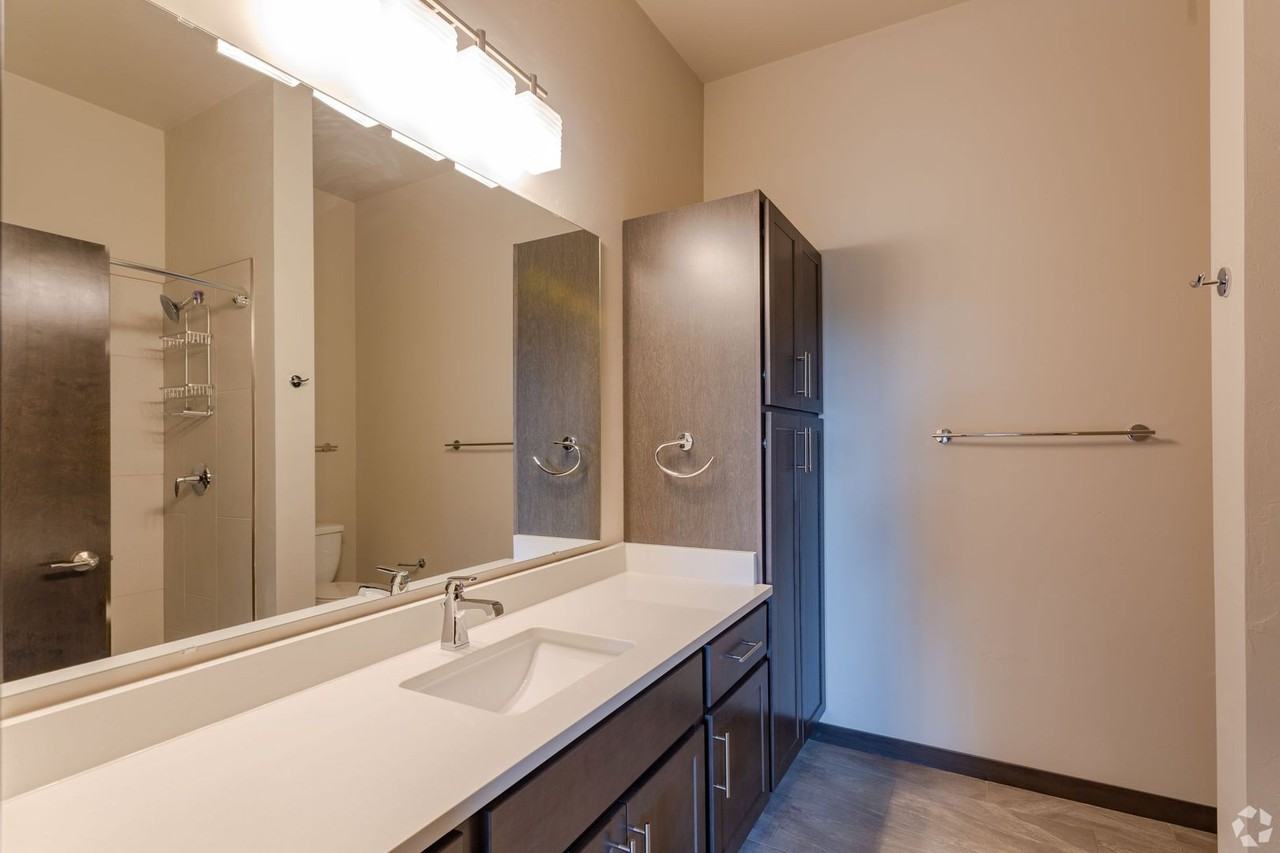 ELEMENT Apartments I - 746 - Photo 4 of 6