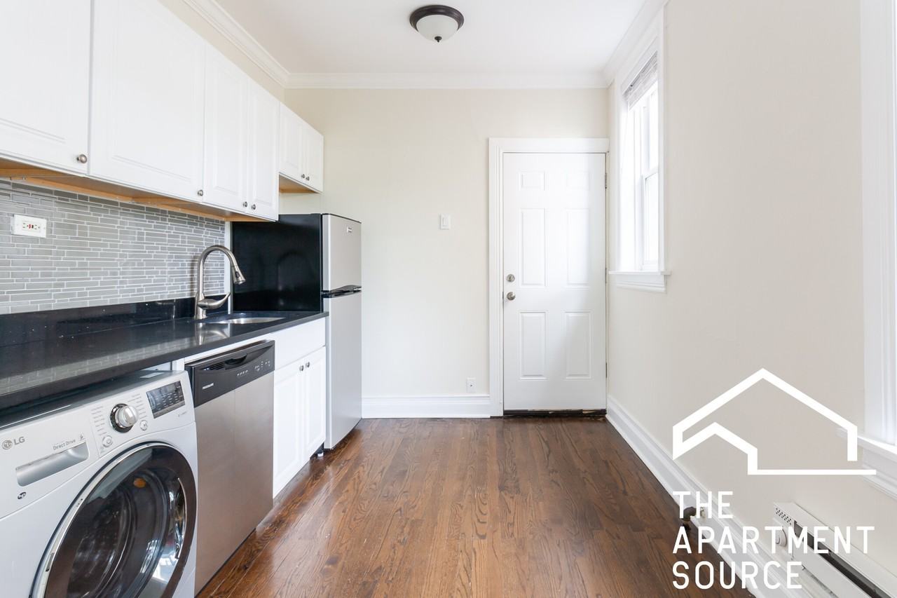 W Roscoe St #3N - Photo 2 of 12