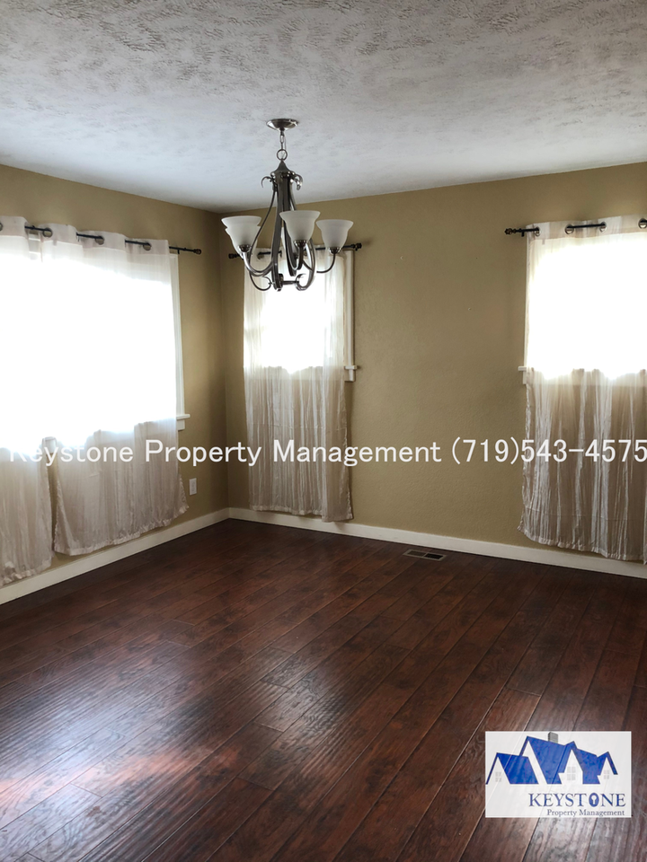 2211 Court St - Photo 2 of 30