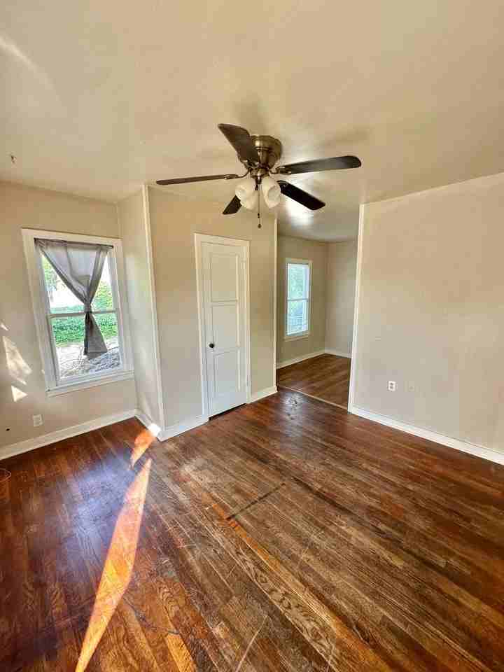 1512 Willow St - Photo 3 of 12