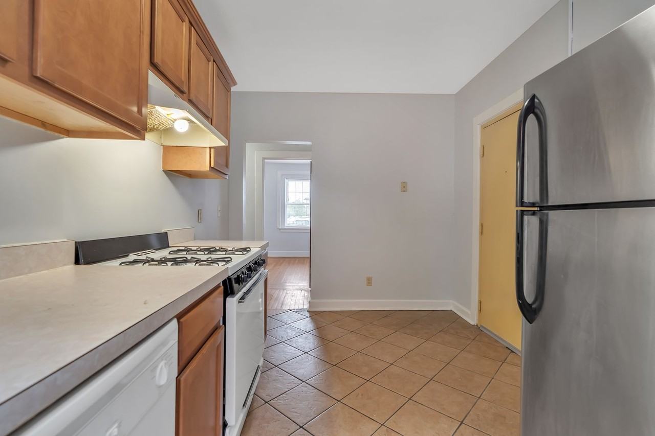 17 Howe Street - Photo 4 of 21