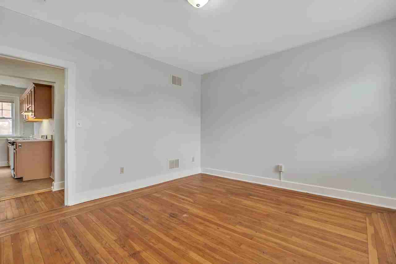 17 Howe Street - Photo 5 of 21