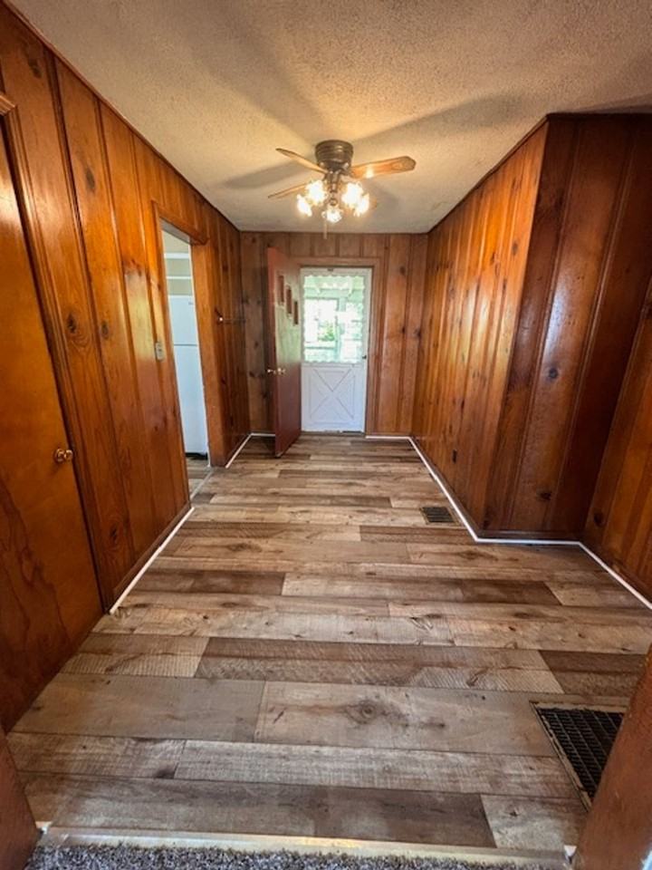 213 Sycamore St - Photo 5 of 7