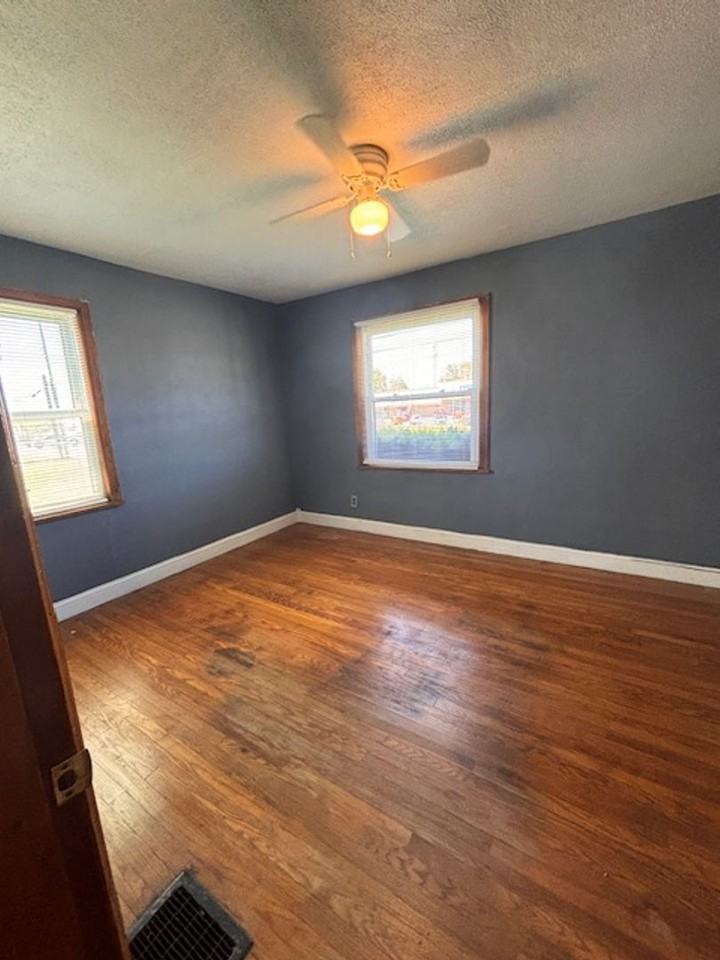 213 Sycamore St - Photo 7 of 7