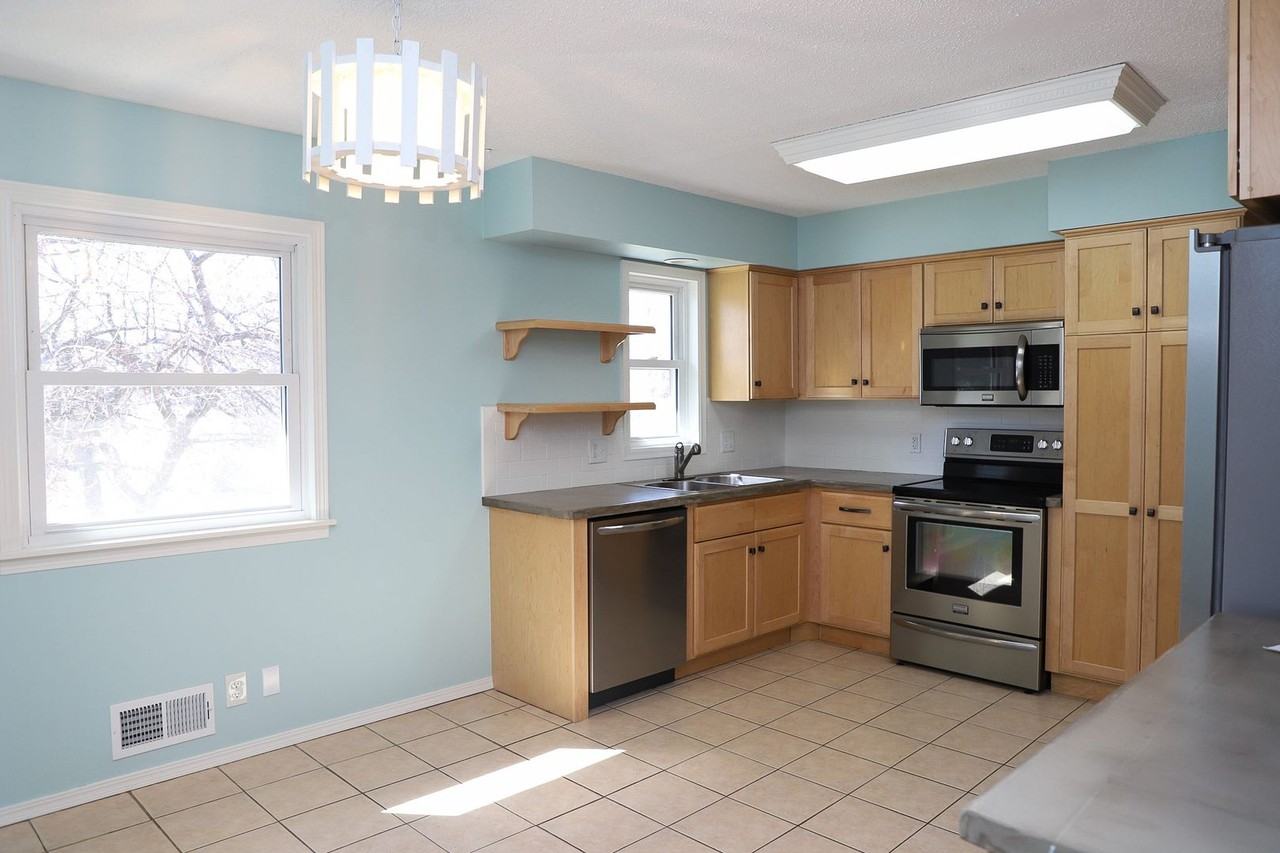 2422 11th Ave Nw - Photo 2 of 39
