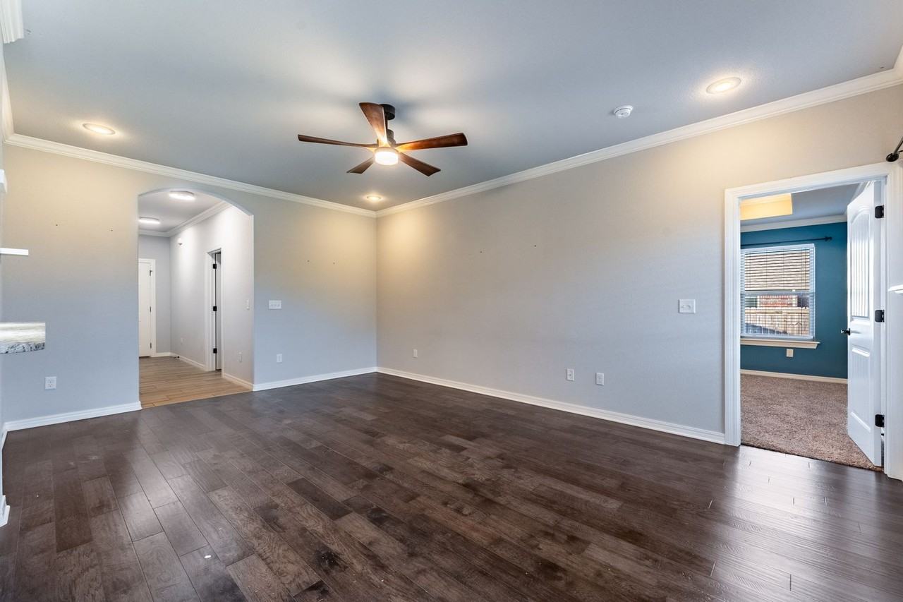 200 Genoa Way - Photo 4 of 21