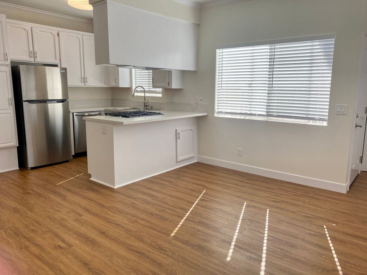 1160 Thomas Ave Apt B - Photo 3 of 24