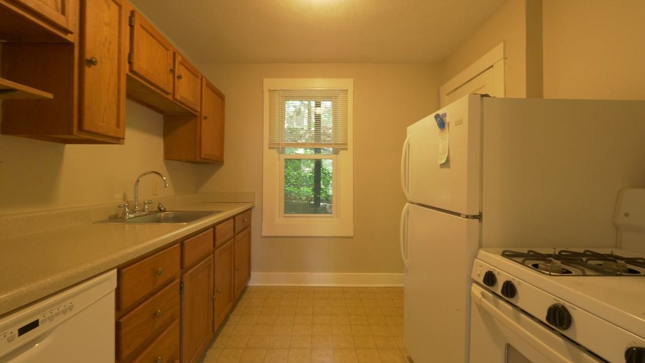 145 Lacrosse St - Photo 2 of 10