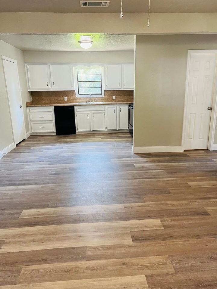 655 Carol St - Photo 2 of 9