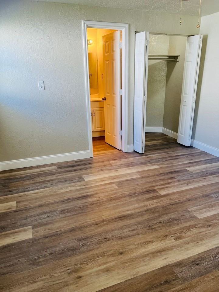 655 Carol St - Photo 4 of 9