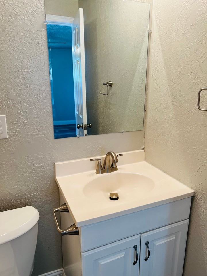 655 Carol St - Photo 5 of 9