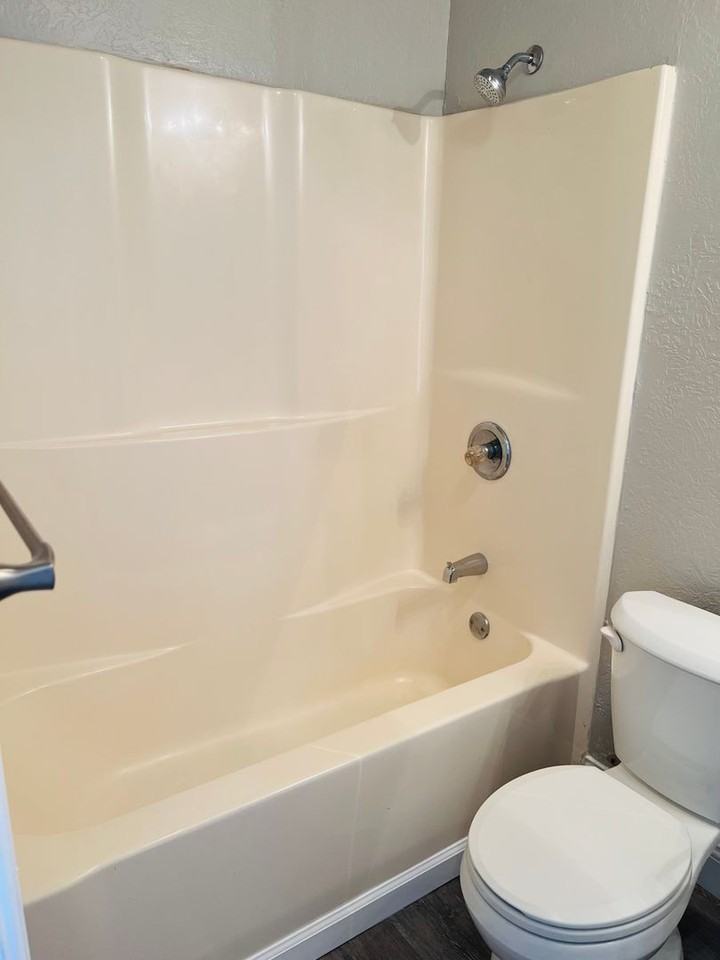 655 Carol St - Photo 6 of 9