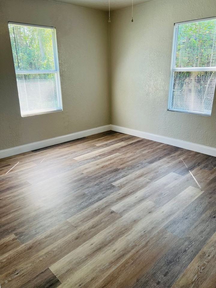 655 Carol St - Photo 7 of 9