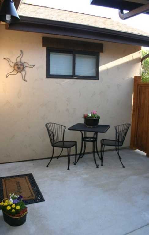 820 Nw Columbia St - Photo 2 of 14