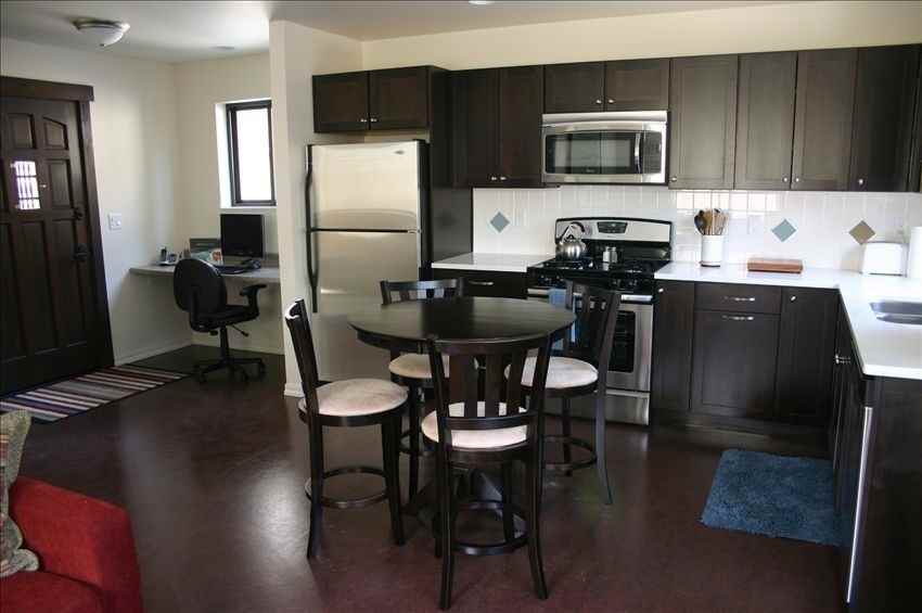 820 Nw Columbia St - Photo 5 of 14