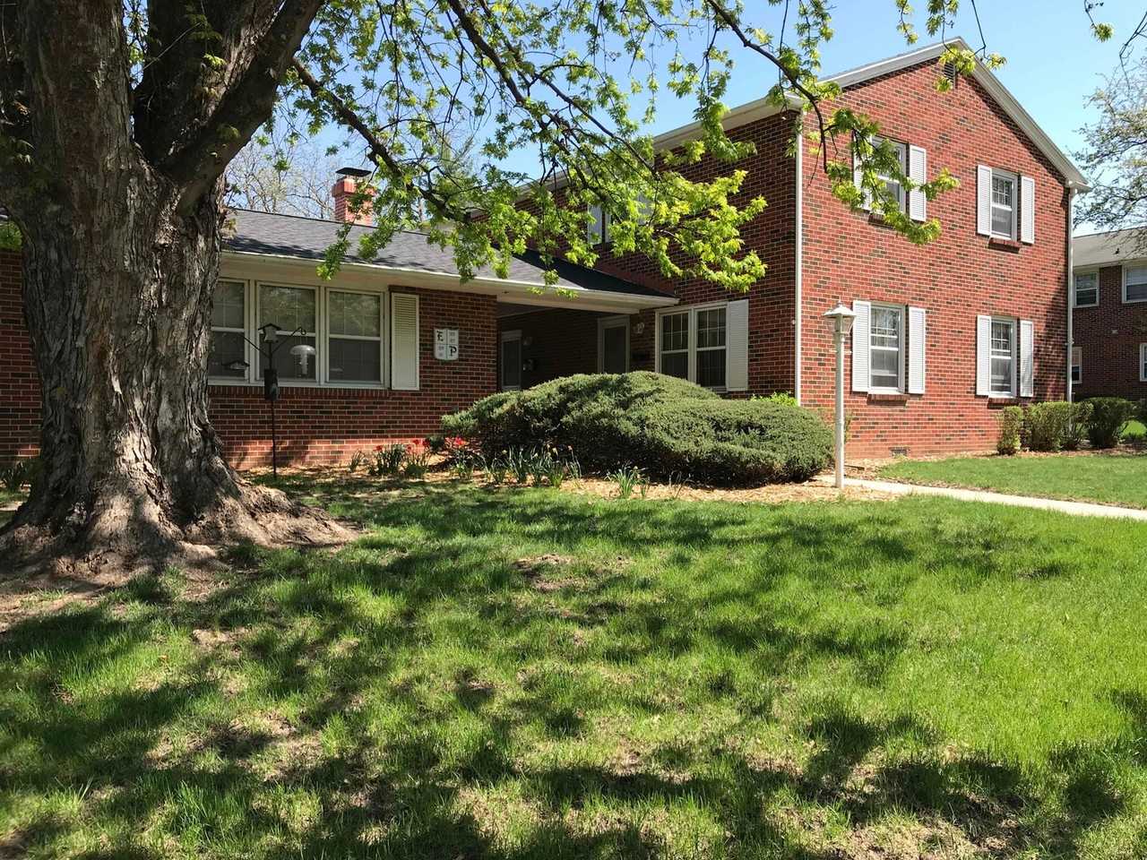 1917 Douglas Ave - Photo 2 of 20