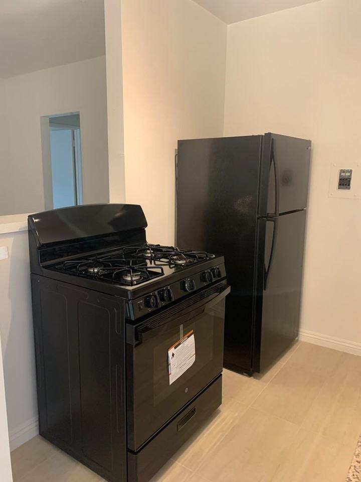 1724 Colby Ave #10 - Photo 5 of 9