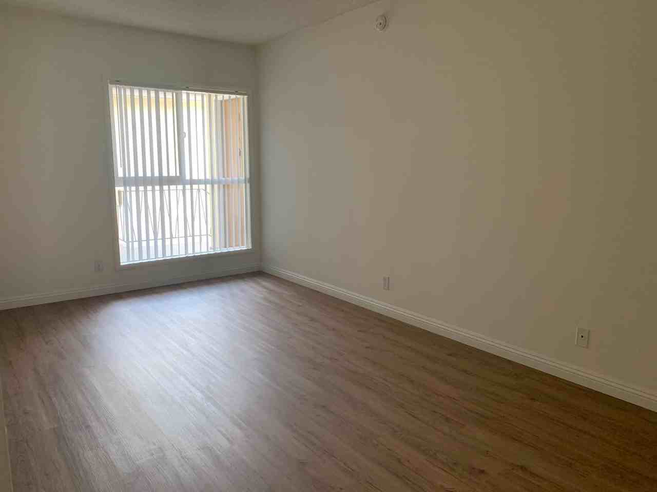 1724 Colby Ave #10 - Photo 6 of 9