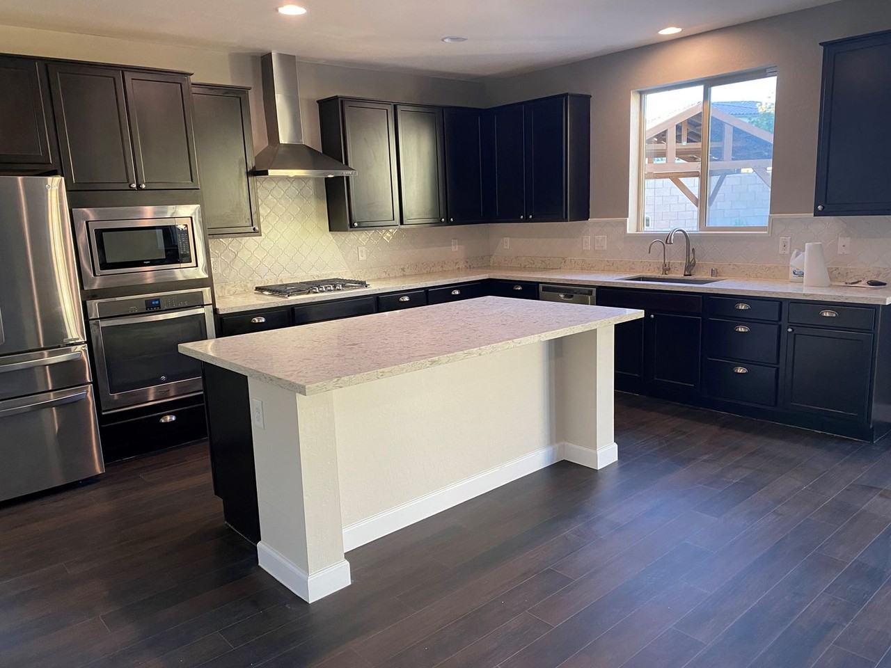 9752 Shadow Cliff Ave - Photo 3 of 50