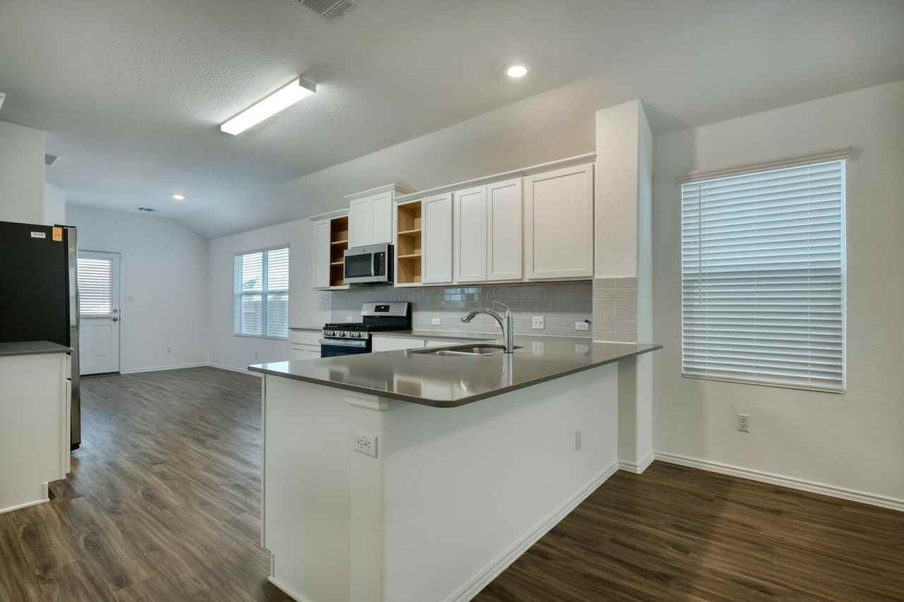 241 Majestic Cedar Dr - Photo 4 of 26